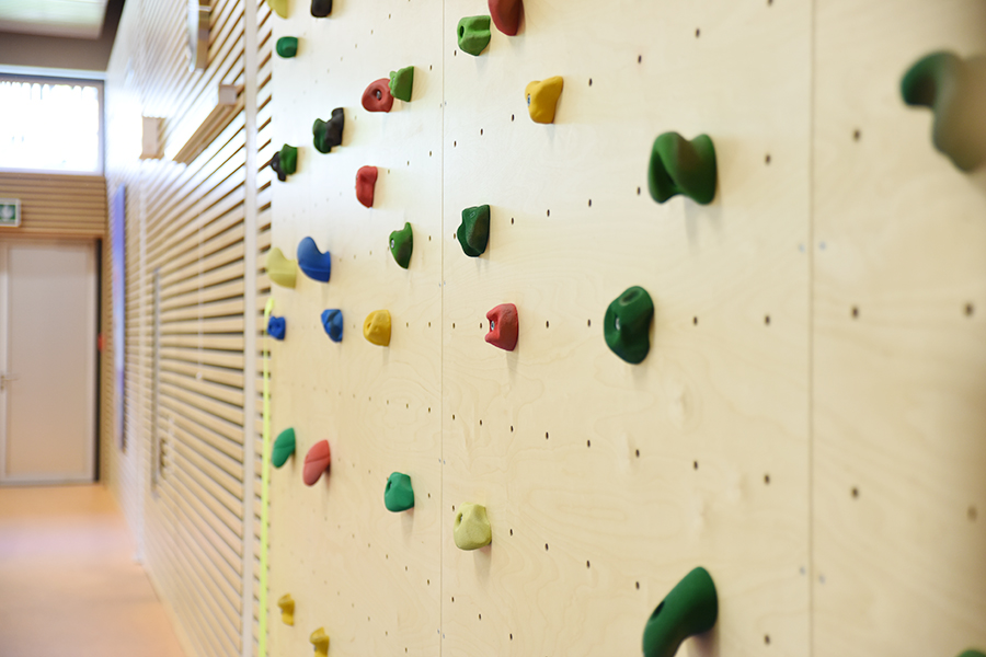 Kletterwand in der Gymnastikhalle