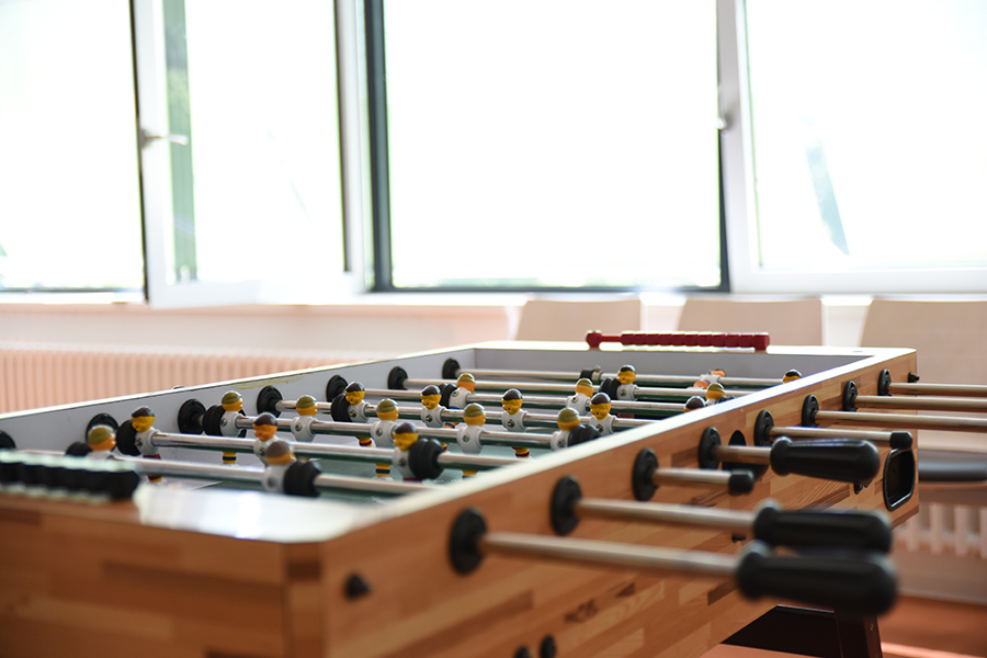 Tischkicker im Gemeinschaftsraum Tischkicker im Gemeinschaftsraum